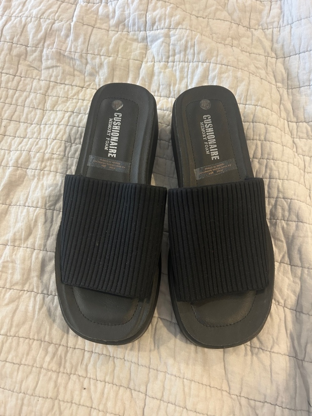 Cushionaire Black Ribbed Slide Sandals size 9